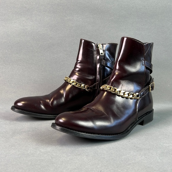 Burberry burgundy bootie size zip gold chain. Leather lining. Gently worn Size39 - Picture 1 of 14